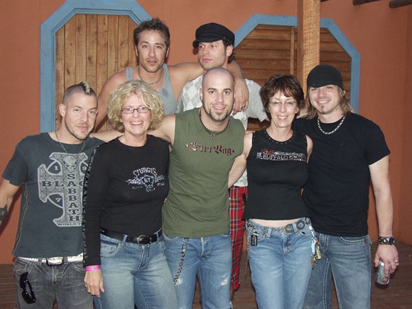 View photos from the 2007 Photos by Steve Wilson Daughtry Meet N Greet Photo Gallery