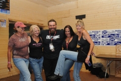 Chris-&-the-Girls-01