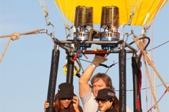 Aug5_budballoon_radioladies