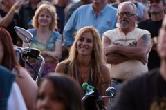 Aug7_web_crowdwoman