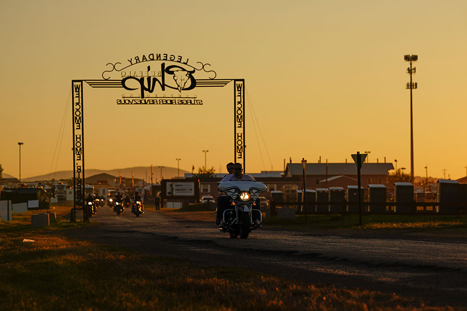 CHIP-FAM-CLUB-WELCOME-HOME-BIKERS-GATE
