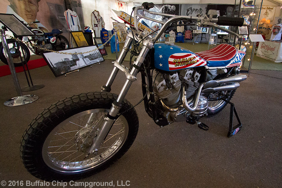 DOUG-DANGER-RATTLESNAKE-JUMP-EVEL-KNIEVEL-1972-HARLEY-DAVIDSON-XR750
