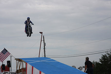 EVEL-KNIEVEL-THRILL-SHOW-DOUG-DANGER