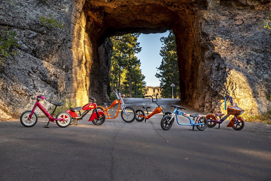 FLYING-PISTON-BREAKFAST-TINY-STRIDERS-TUNNEL