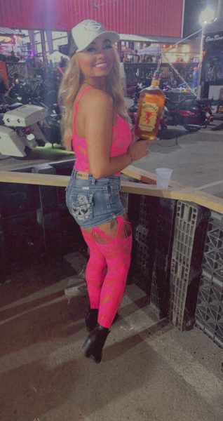 MISS-BUFFALO-CHIP-PHOTOS-CAROLINE-W02