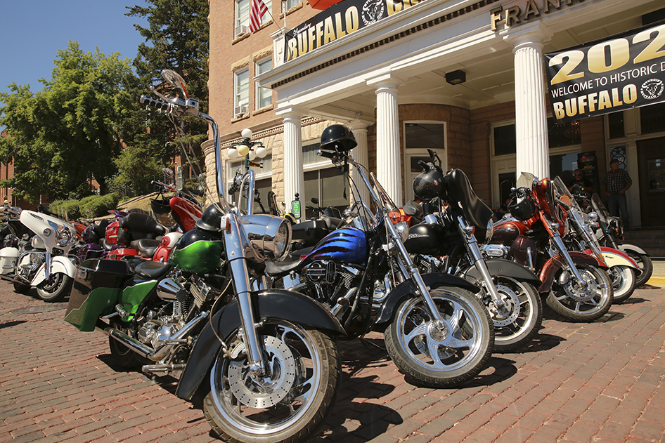 STURGIS-BUFFALO-CHIP-LEGENDS-LUNCH-DEADWOOD-PARKING